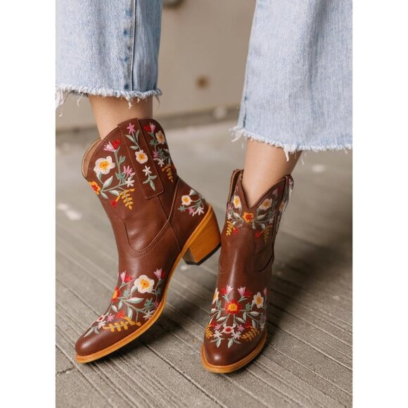 Women's Flower Brown Embroidered Chunky Heel Ankle Snip Square Toe Western Boot - Picture 3 of 8